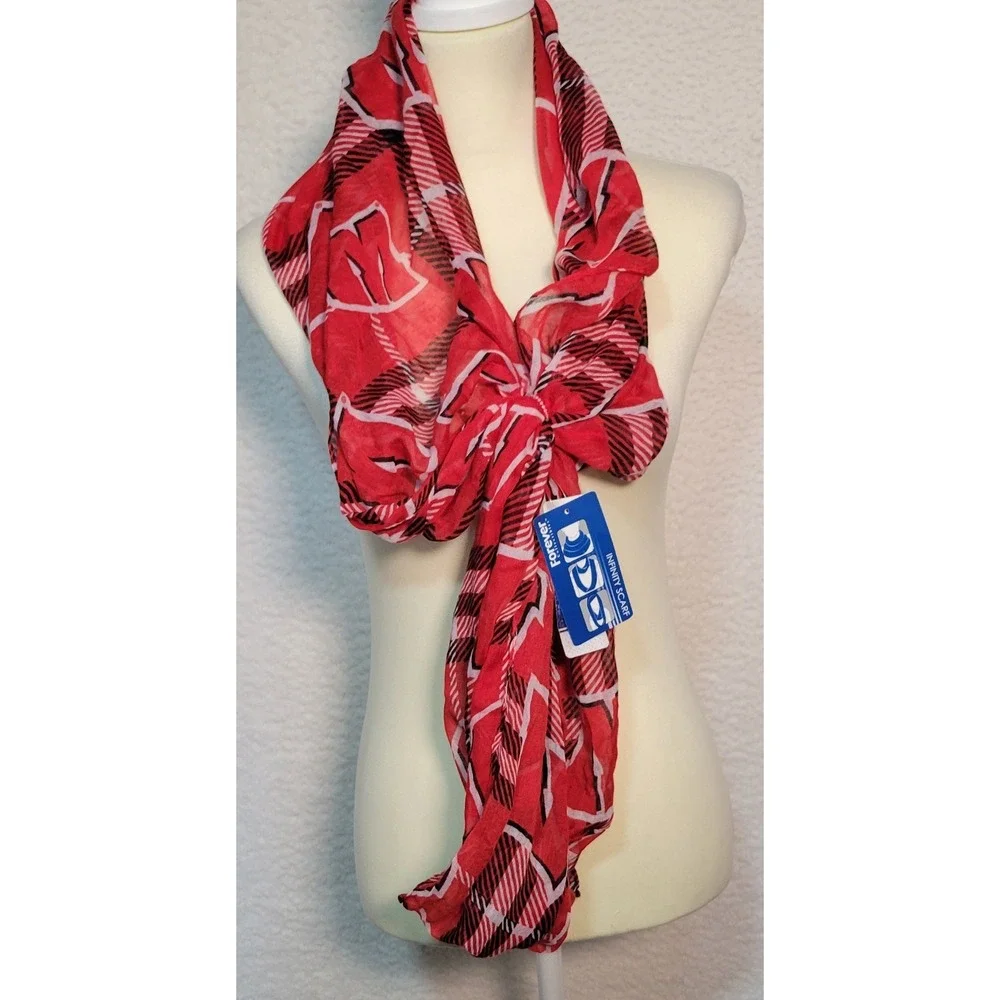 Forever Collectibles Wisconsin Badgers Infinity Scarf NEW NWT Red White 1952